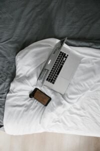 Read more about the article How to Write for Tech Companies and Increase Your Income