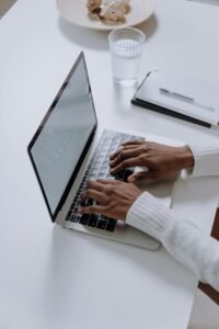 Read more about the article How to Build a Sustainable Income from Online Writing Jobs